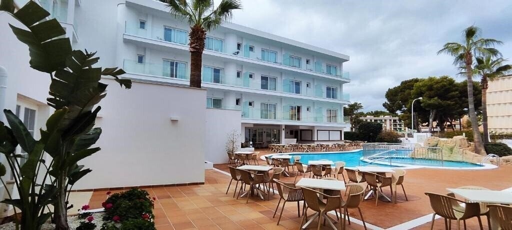 Zdjęcia Capricho 4*