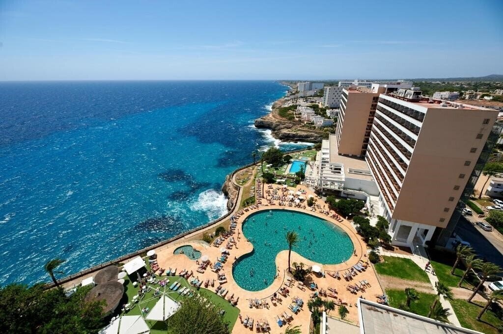 Готель Alua Calas de Mallorca Resort 4*