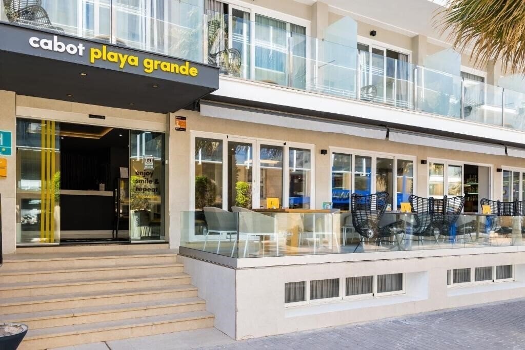 Отель Playa Grande 2*