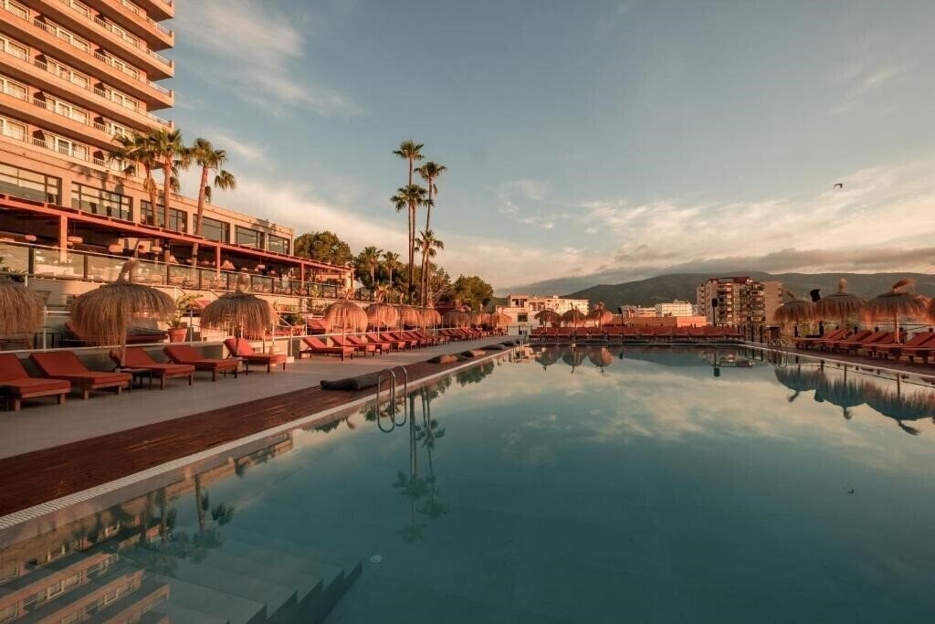 Hotel Caramelo Calvia Beach 3*