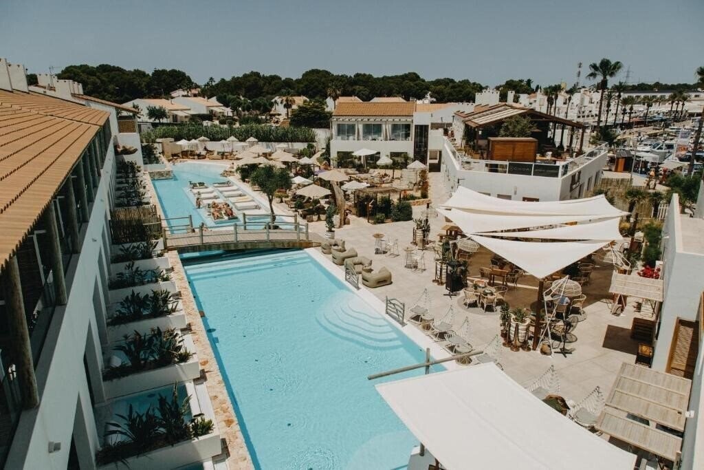 Obraz Lago Resort Menorca - Suites del Lago 5*