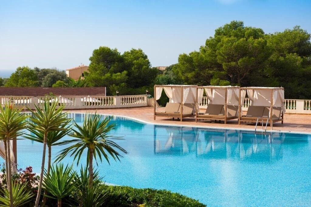 Готель Valentin Son Bou 4*