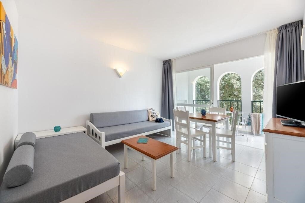 Obraz Vibra Caleta Playa Apartamentos (ex. Vacances Menorca Caleta Playa) 3*