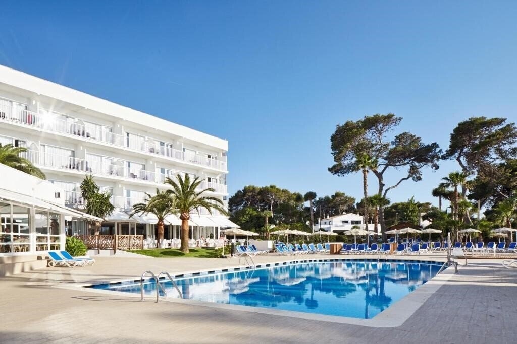 Готель Globales Cala Blanca 4*
