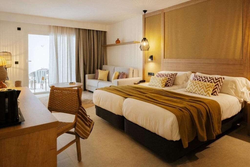 Отель Caramelo Marina Calan Bosch Hotel 4*