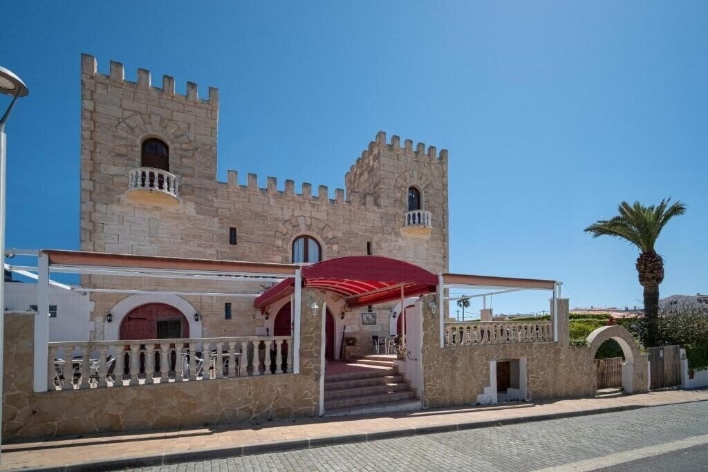 Hotel Castell de Lo 1*