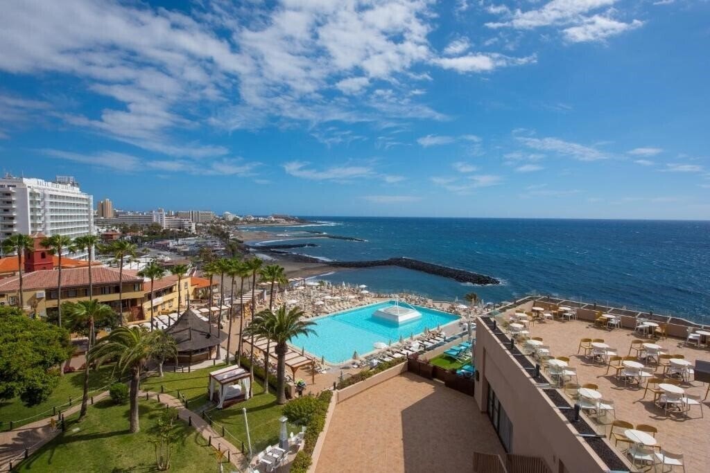 Фотографія Iberostar Waves Bouganville Playa 4*