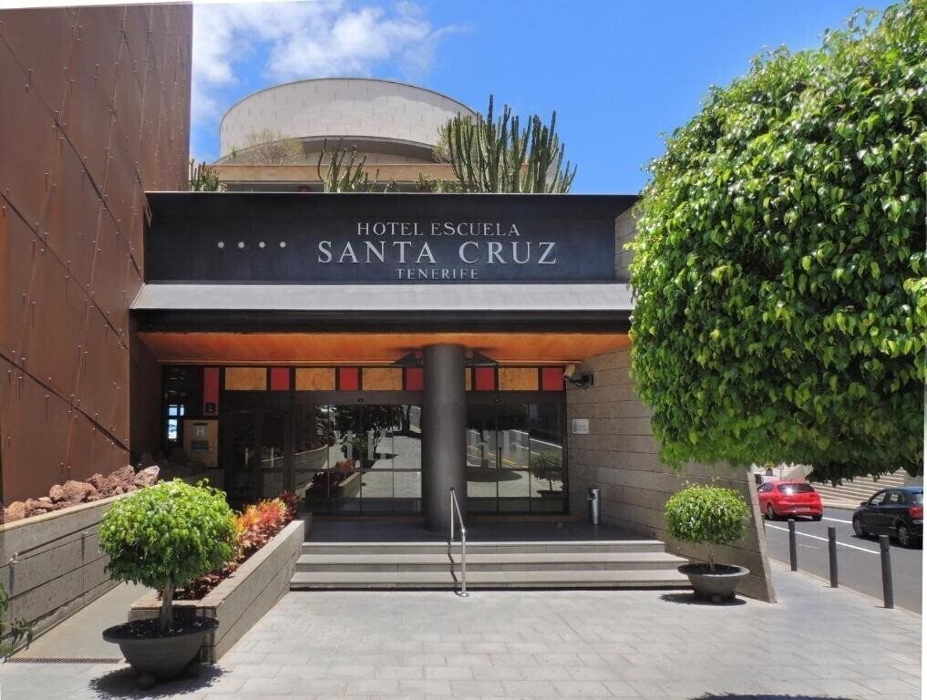 Hotel Escuela Santa Cruz 4*