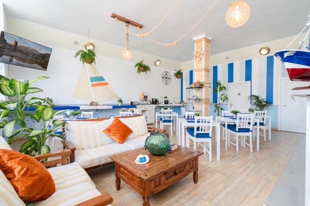 Hotel Hostal Pension Neon 2*