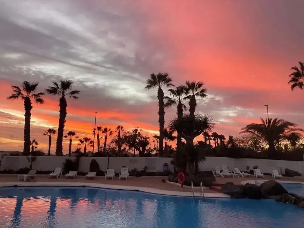 Картинка 2 Bed Apartment That Steps Out On To The Pool 3*