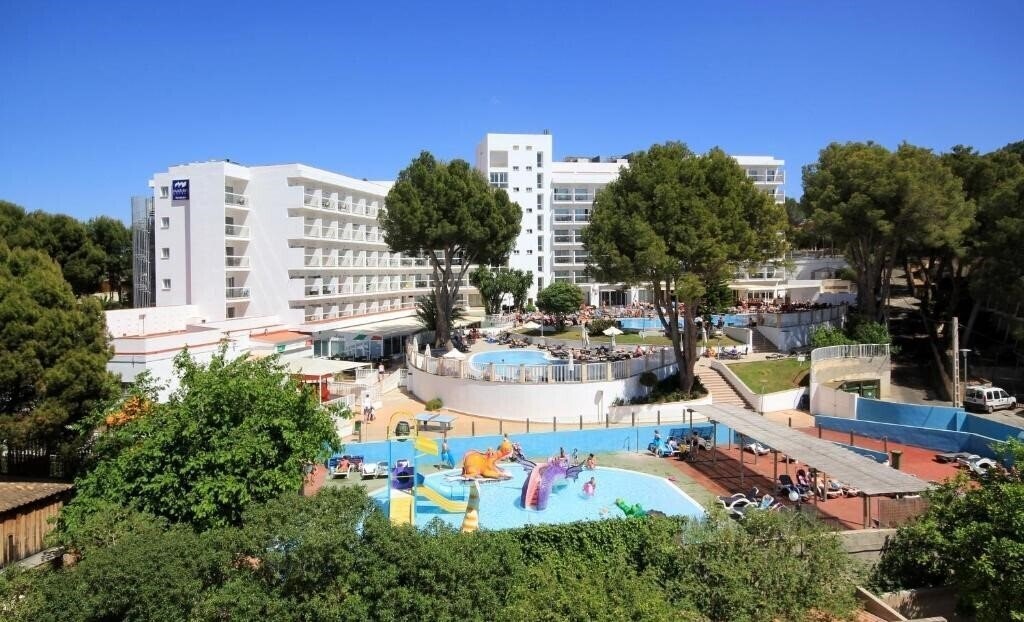 Hotel Ilunion Palmanova Mallorca (ex. AluaSun Torrenova) 4*