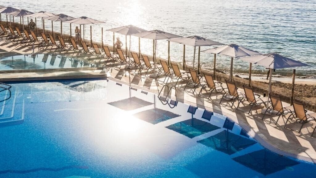 Готель Globales Santa Lucia 4*