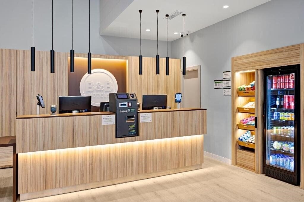 Отель B&B Hotel Logrono Las Canas 3*