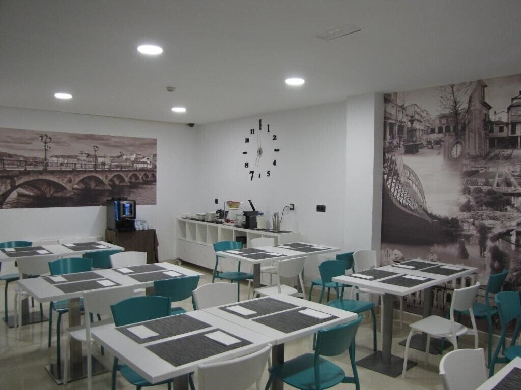 Фотография Hotel Room 2*