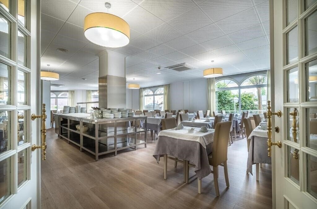 Zdjęcie Hotel Ton 3*