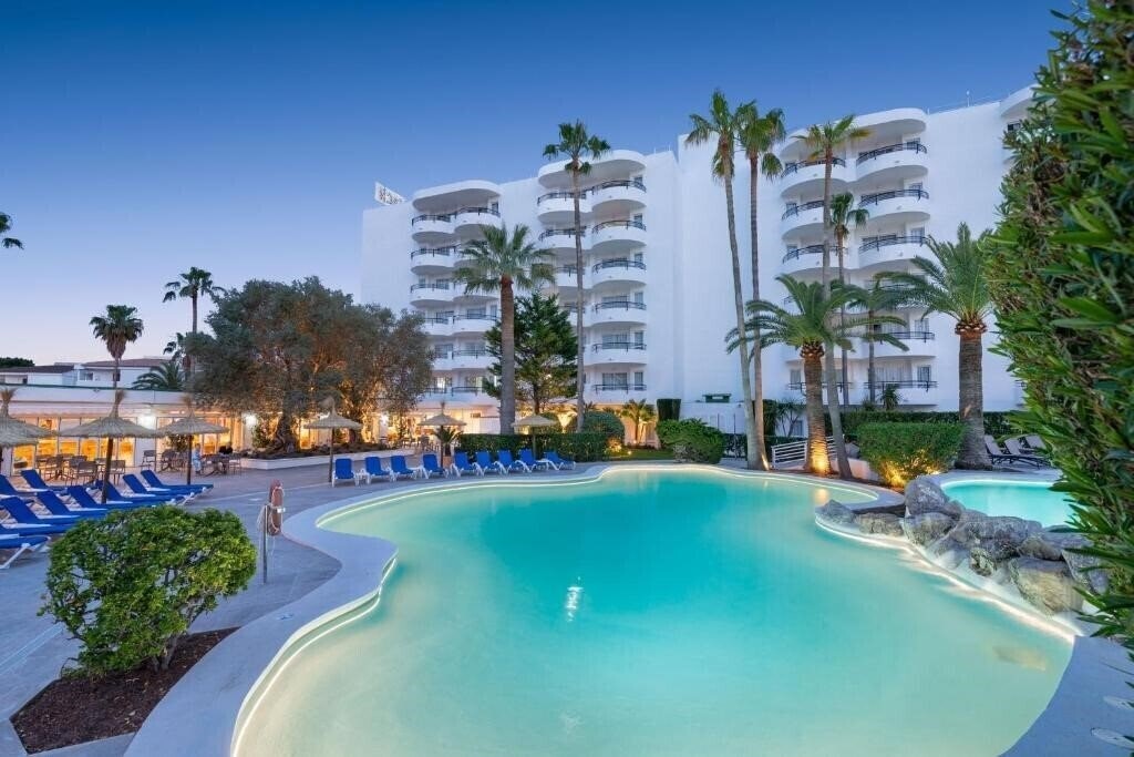 Готель Aparthotel Alcudia Beach 3*