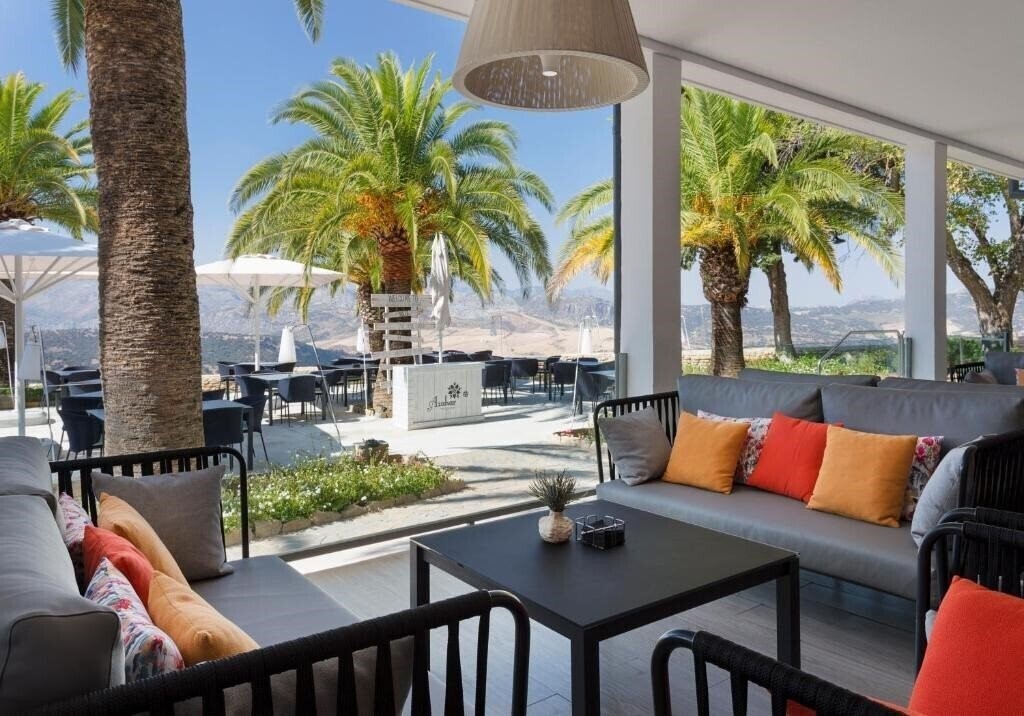 Фотографія Catalonia Reina Victoria Wellness & Spa 4*