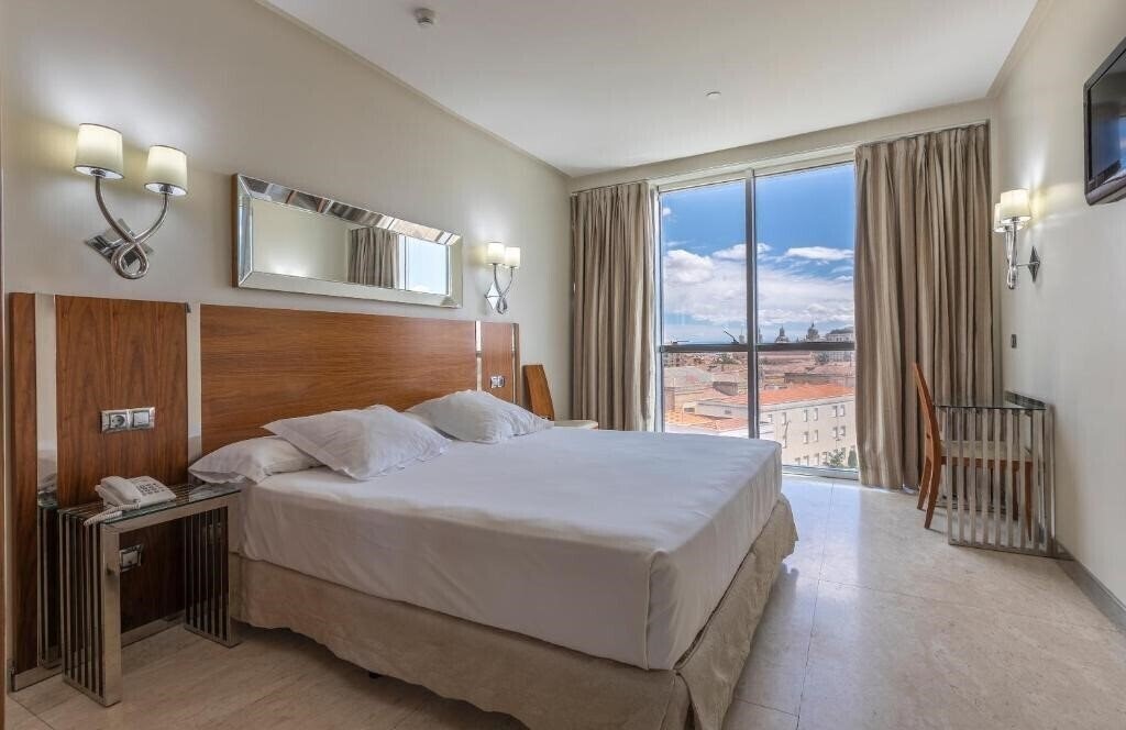 Hotel Gran Hotel Corona Sol 4*