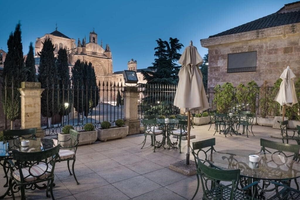 Hotel Nh Palacio De Castellanos 4*