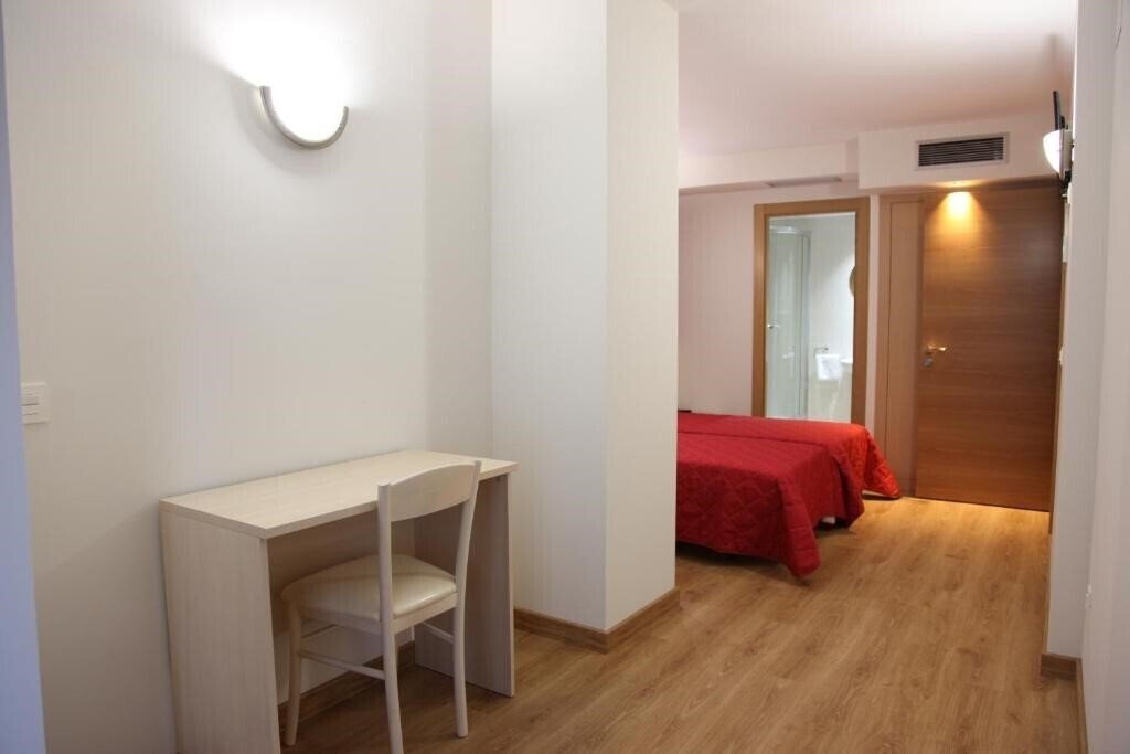 Hotel Hostal Santel San Marcos 2*