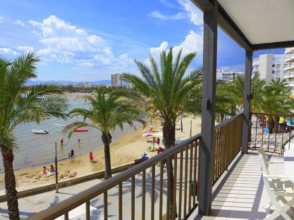 Hotel Acantilados Playa Salou 3*
