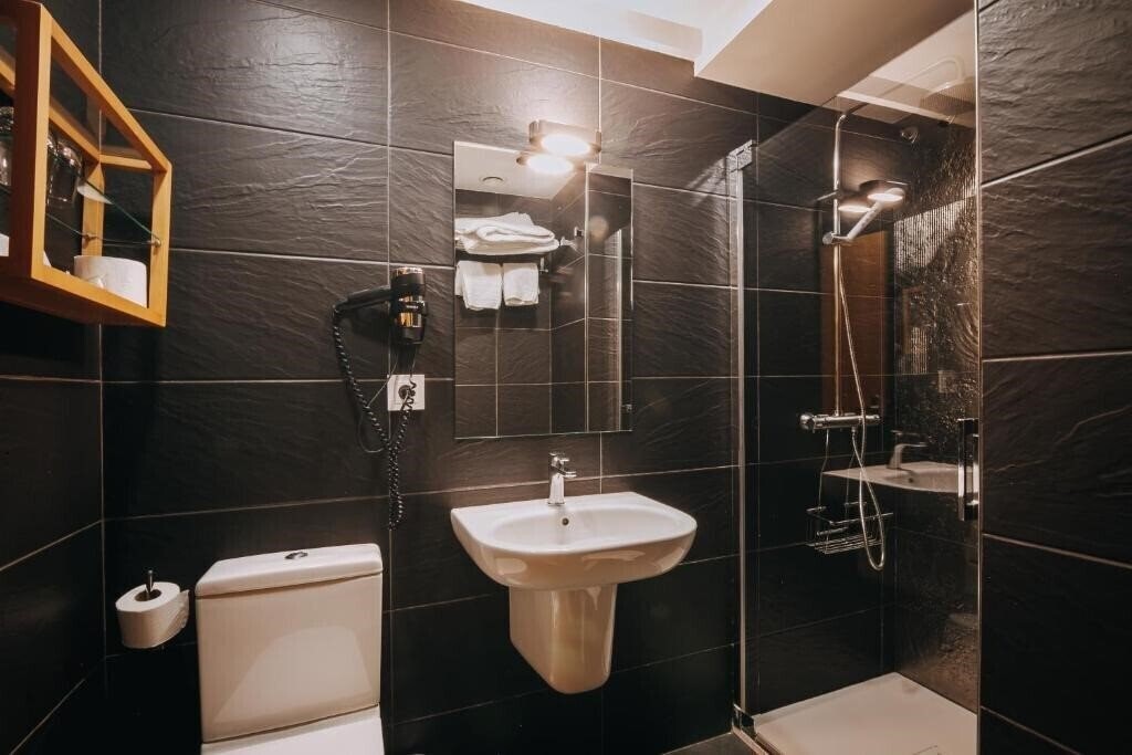 Фото Zaragoza Plaza Hotel Donostia San Sebastian 2*