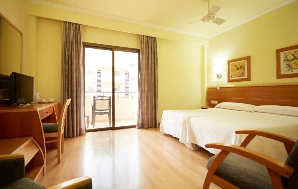 Отель Hotel Invisa La Cala 4*