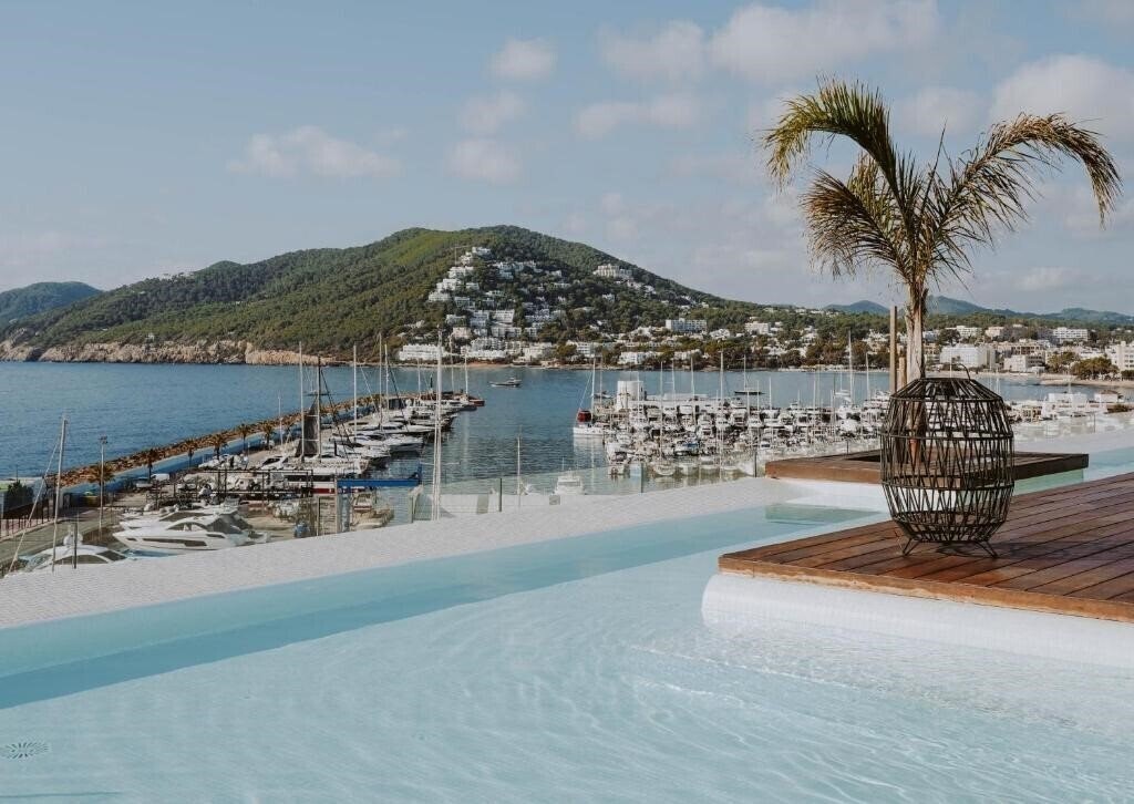 Готель Aguas de Ibiza 4*