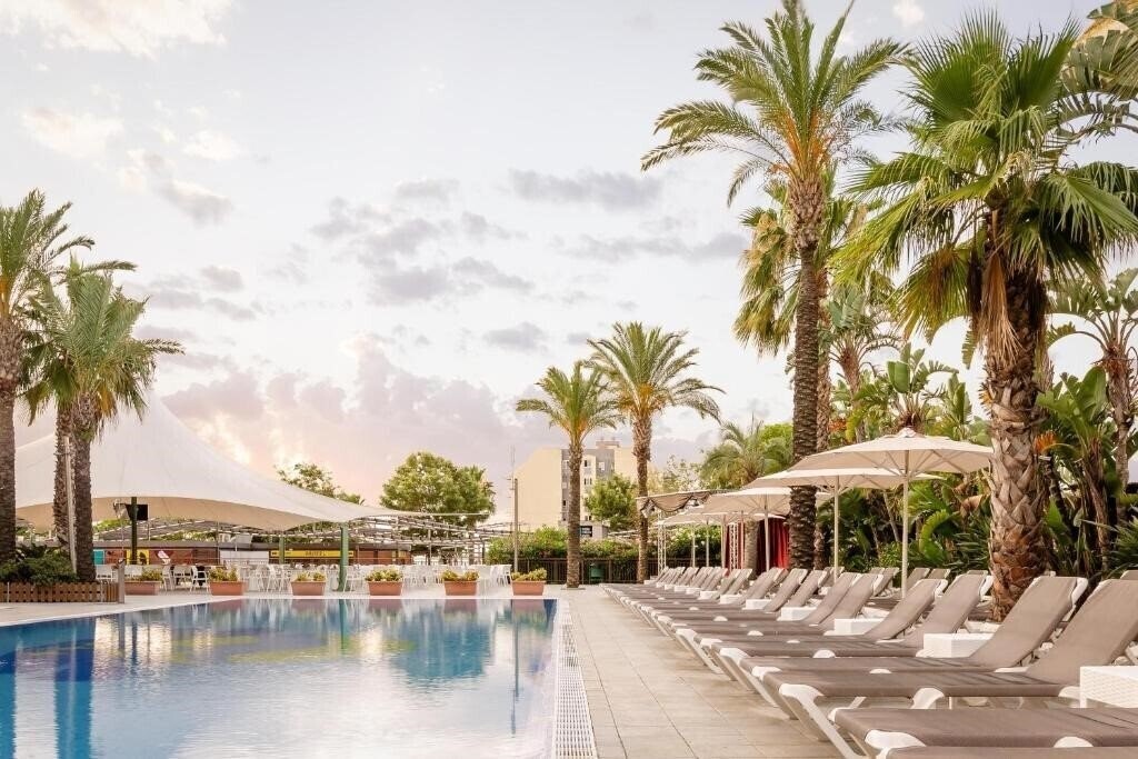 Отель Caprici Verd 4*