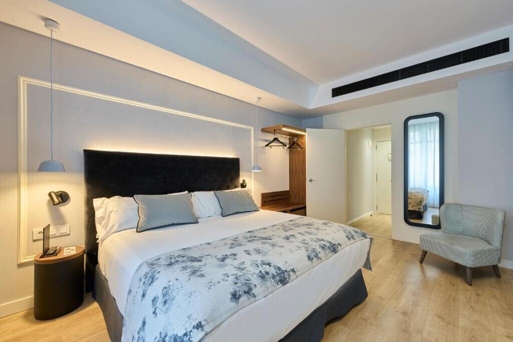 Hotel Catalonia El Pilar 4*