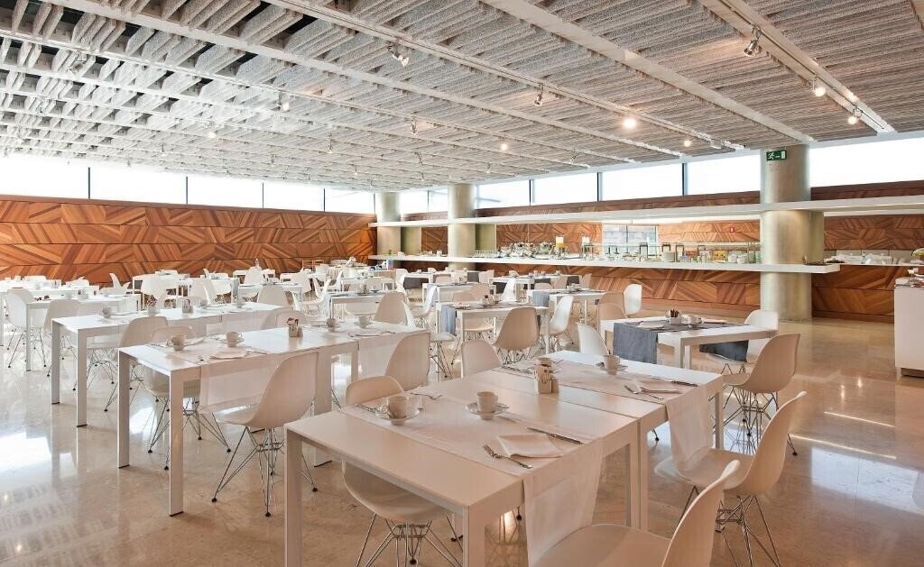 Картинка Reina Petronila Hotel 5*