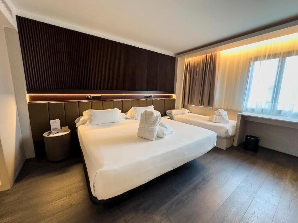 Картинка Hotel Becquer 4*