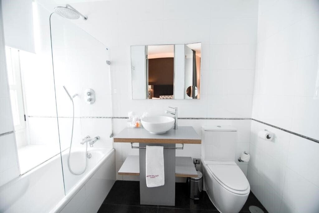 Zdjęcie Petit Palace Santa Cruz 4*