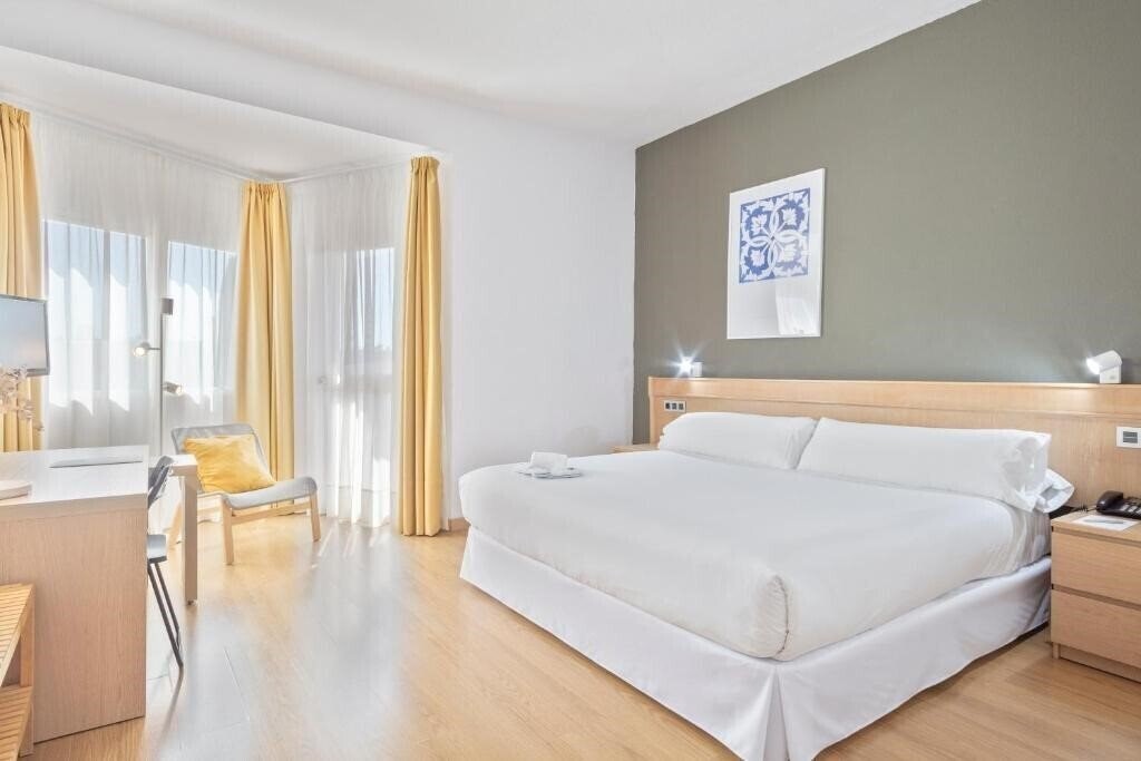 Zdjęcie Hotel Trh La Motilla Business & Cultural 4*