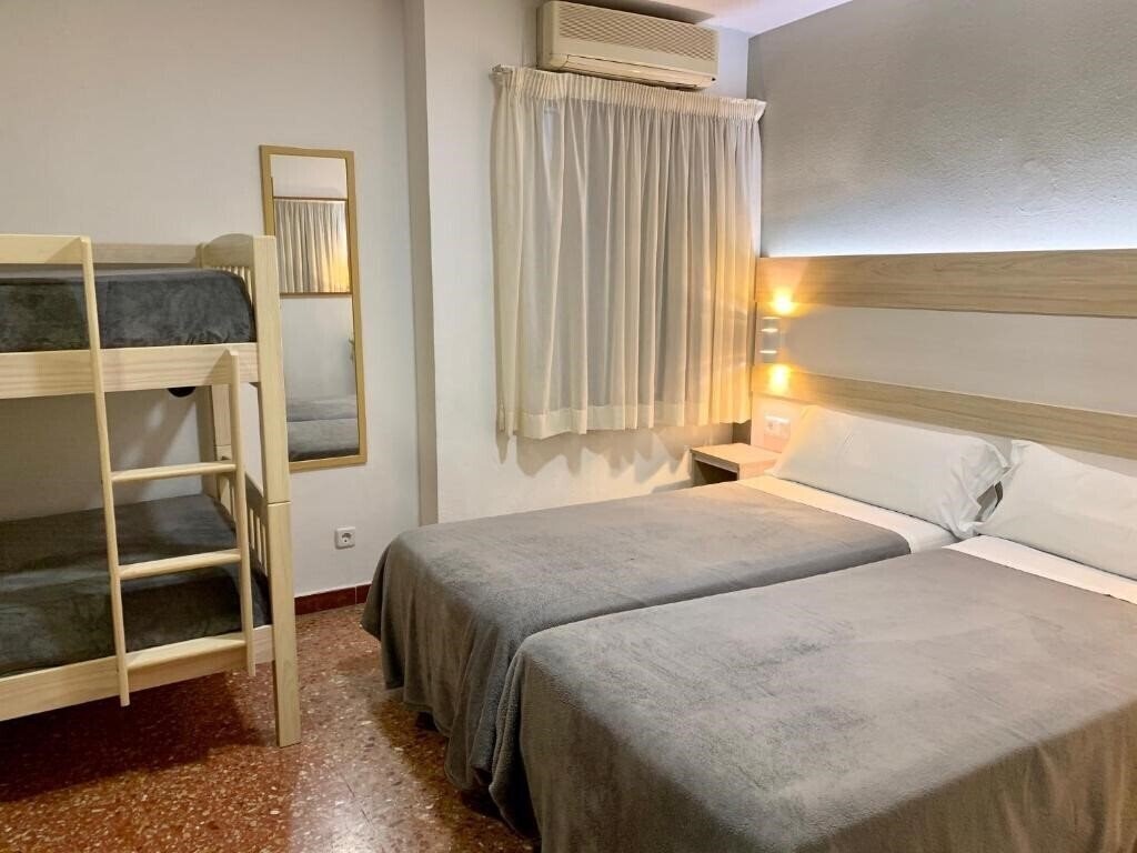 Zdjęcia Catalunya Express 2*