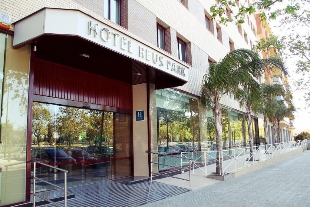 Отель Hotel Reus Park 3*