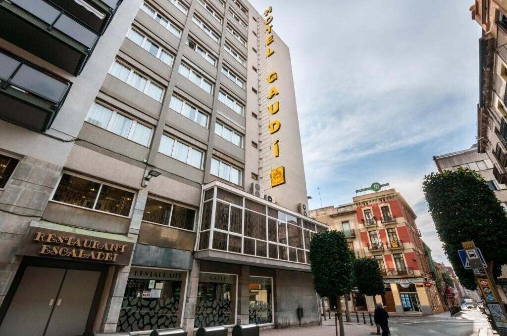 Готель Hotel Gaudi Reus 3*
