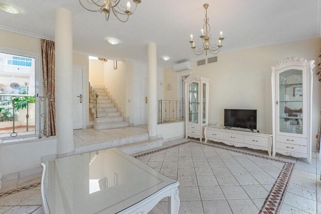 Zdjęcie Flamingo Suites 4*