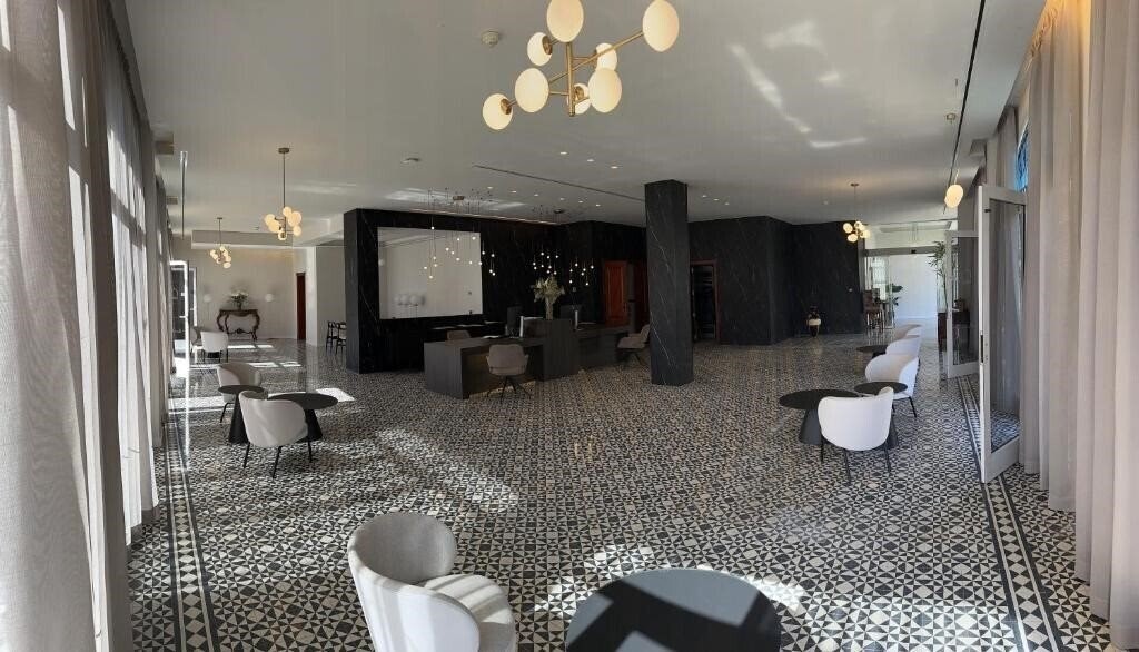 Zdjęcie Reveron Plaza 4*