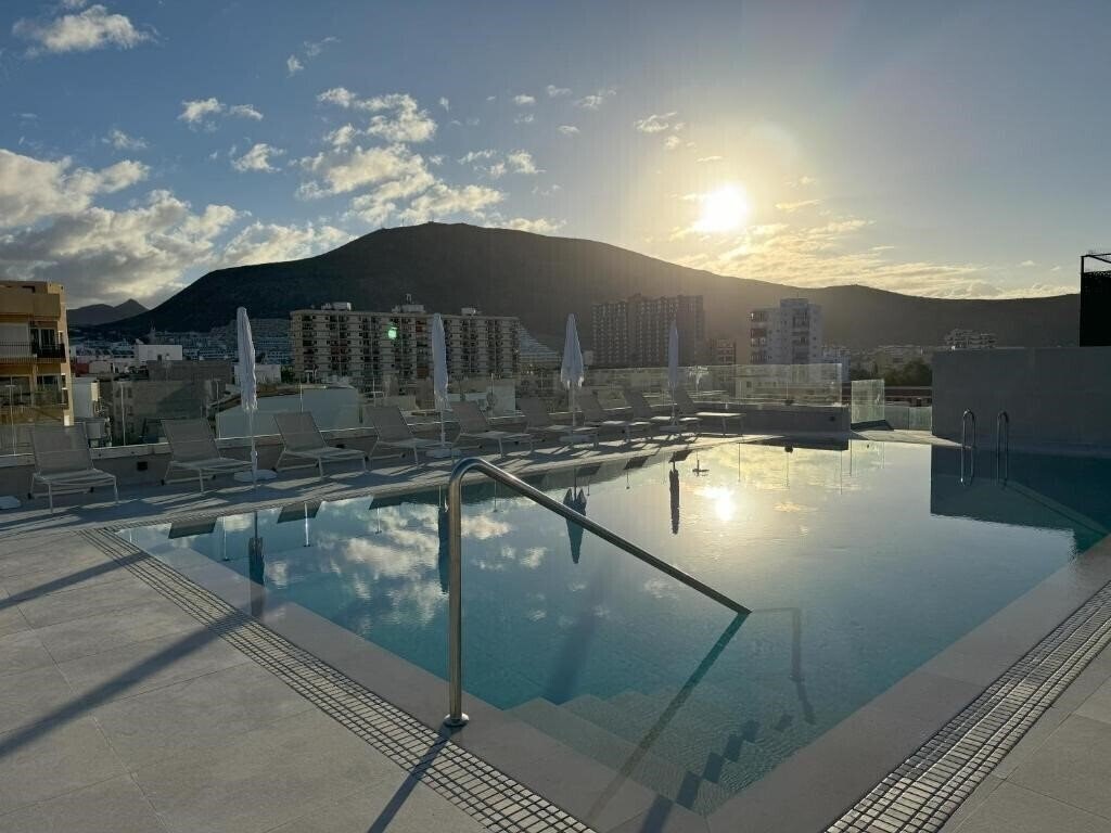 Obraz Reveron Plaza 4*