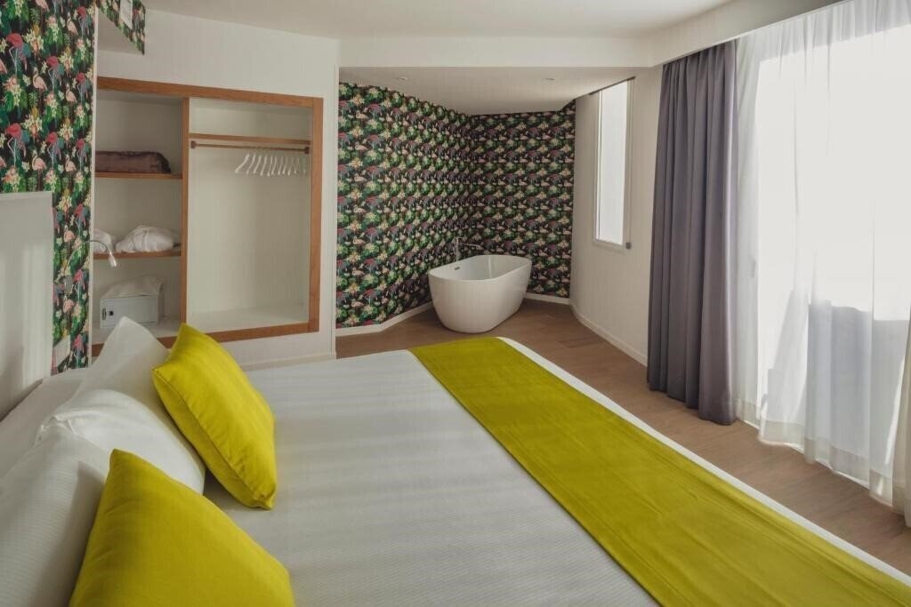 Obraz Flamingo Beach Mate 4*