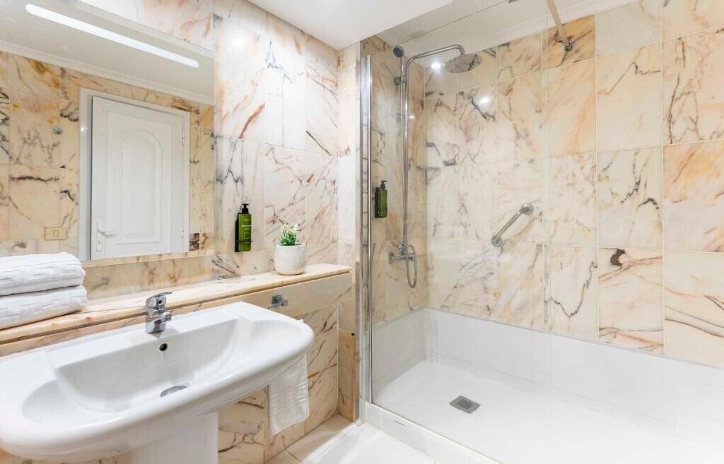 Изображение Hotel Hollywood Mirage 4*