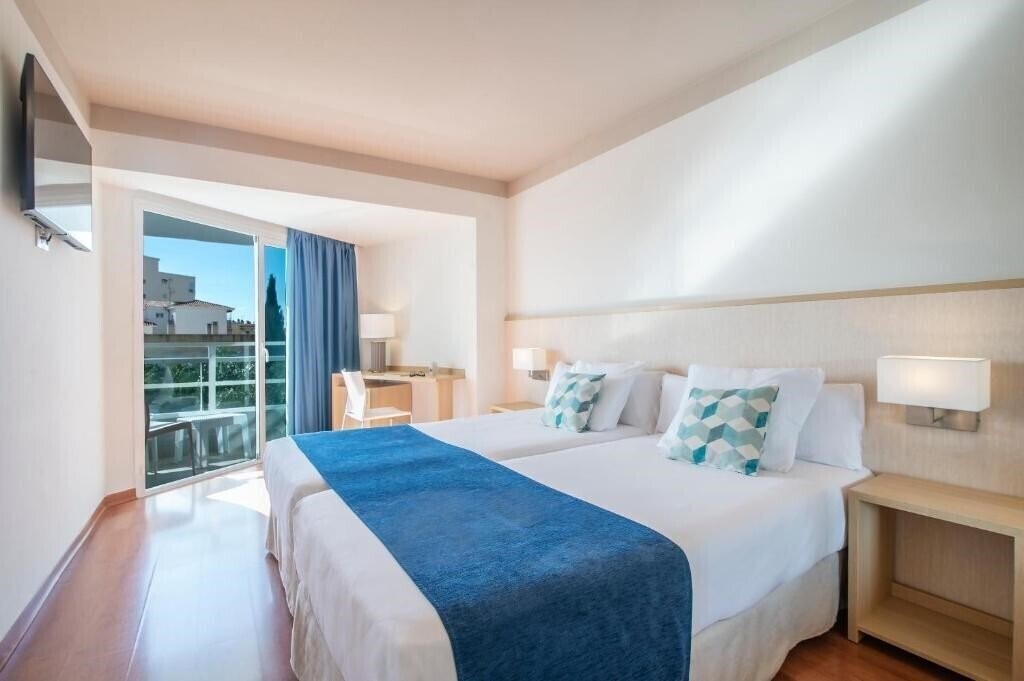 Фото Costa Malaga Hotel by Pierre & Vacances 4*