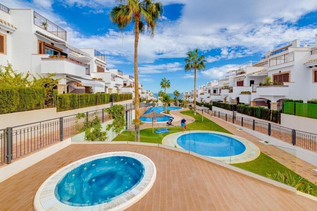 Готель Azul Beach Apartments - Marholidays Apart 3*