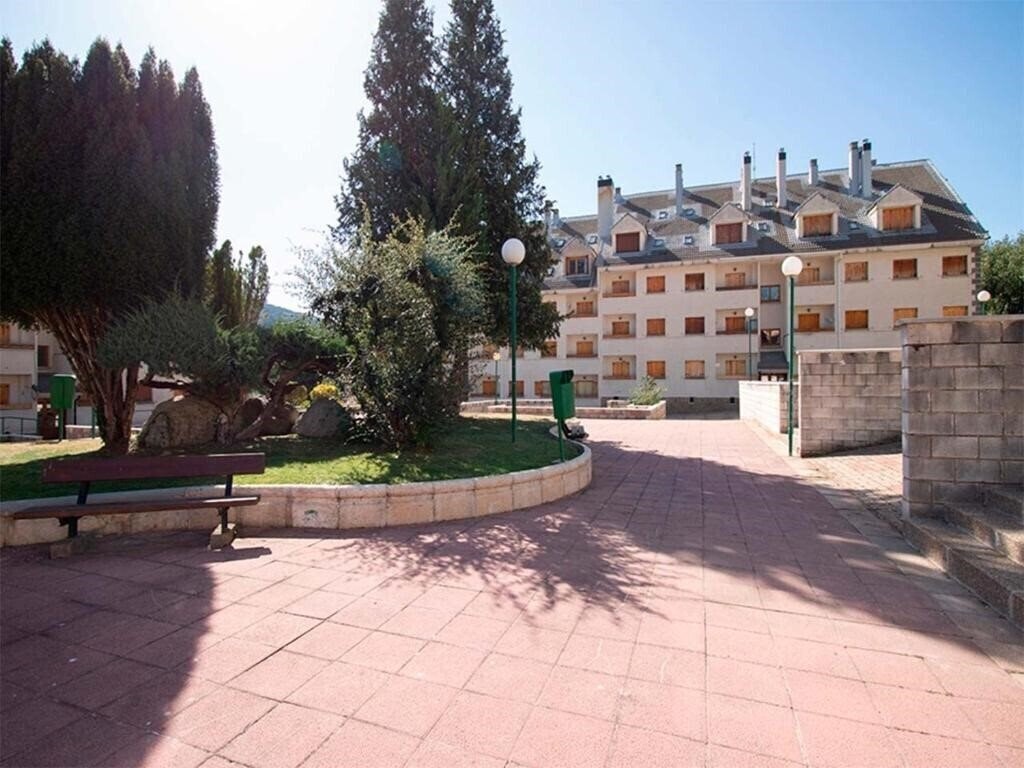 Готель Apartamentos Villanua 3000 3*