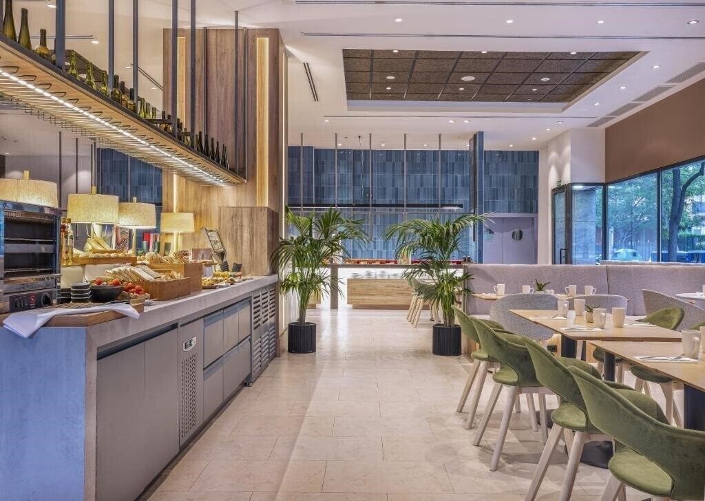 Zdjęcie Tryp Valencia Oceanic 4*