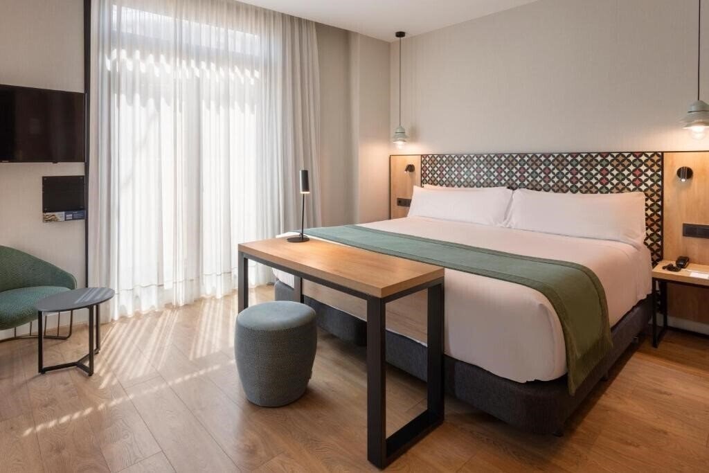 Hotel Catalonia Excelsior 3*