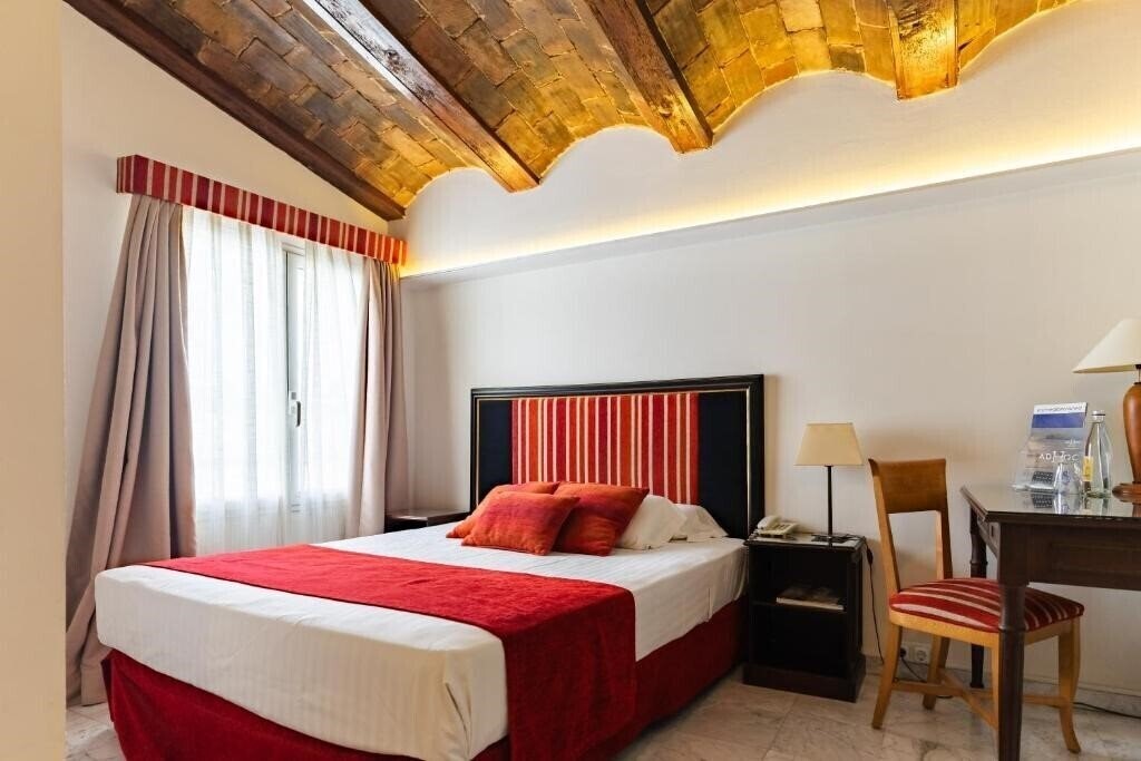 Hotel Ad Hoc Monumental 3*