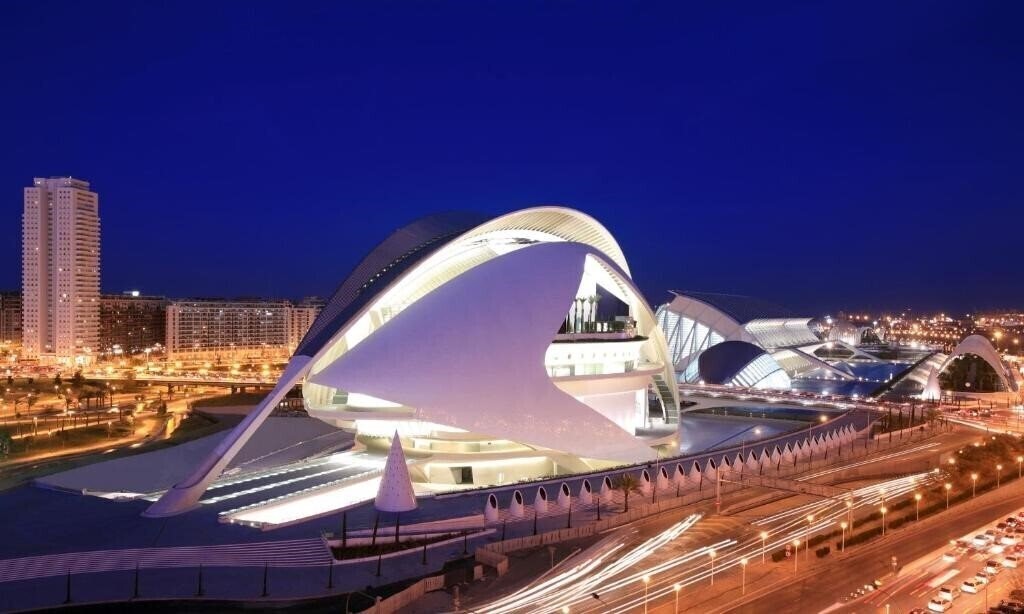 Отель Holiday Inn Express Ciudad de las Ciencias by IHG 3*