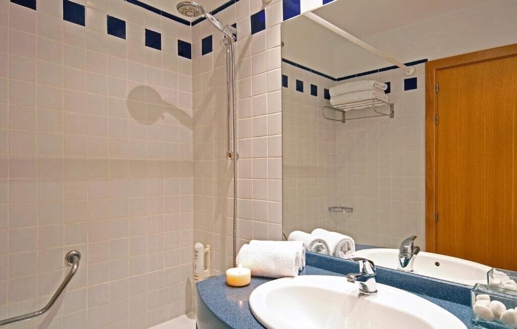 Фотография Holiday Inn Express Ciudad de las Ciencias by IHG 3*